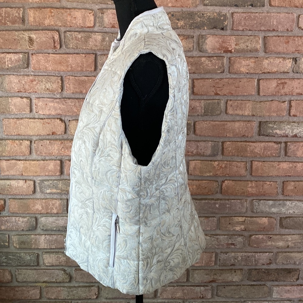 White House Black Market Puffer Vest Large EUC - Picture 2 of 12
